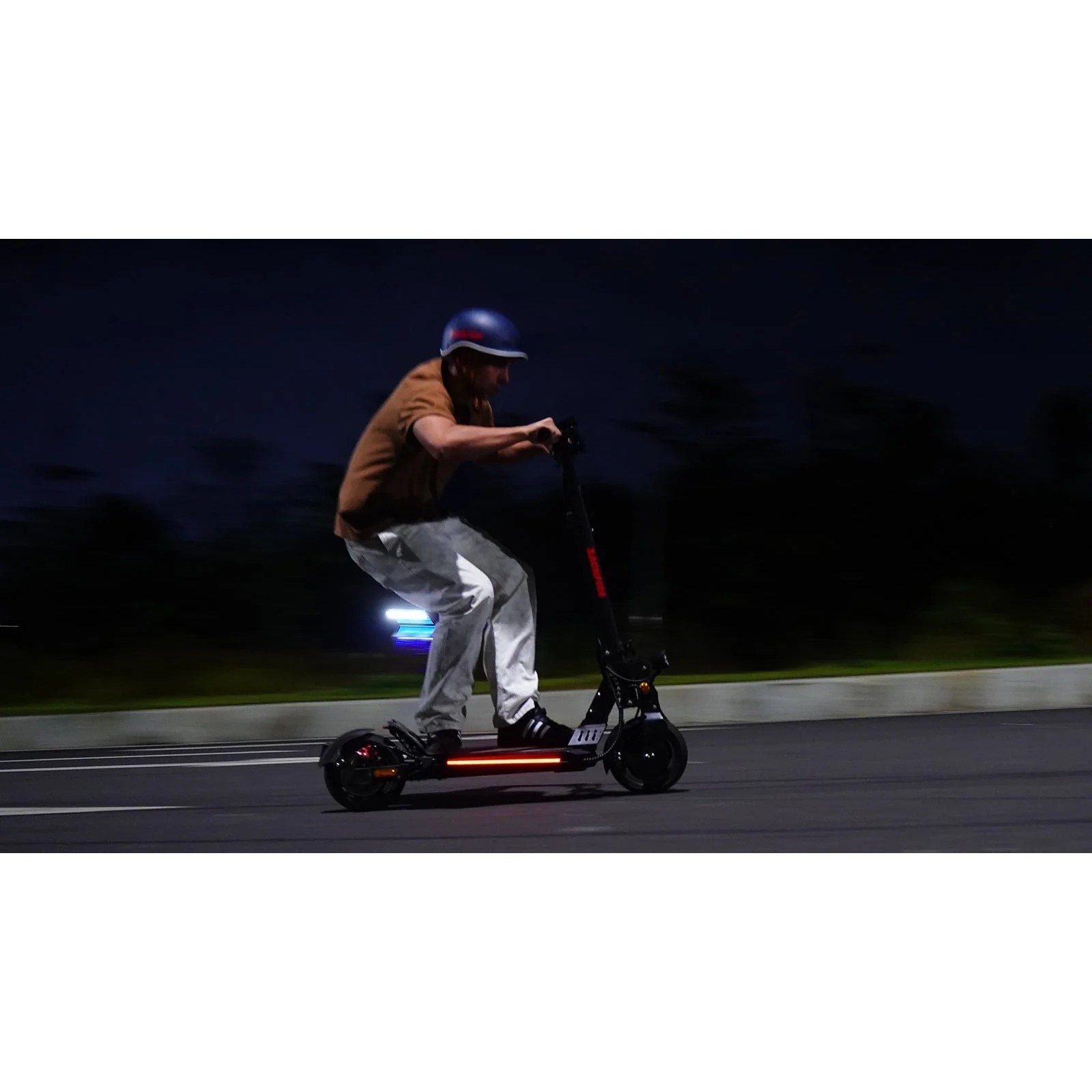 TROTTINETTE ÉLECTRIQUE avec GPS ANTI-VOL INTÉGRÉ — M8 ROVER BACKFIRE — NOIR